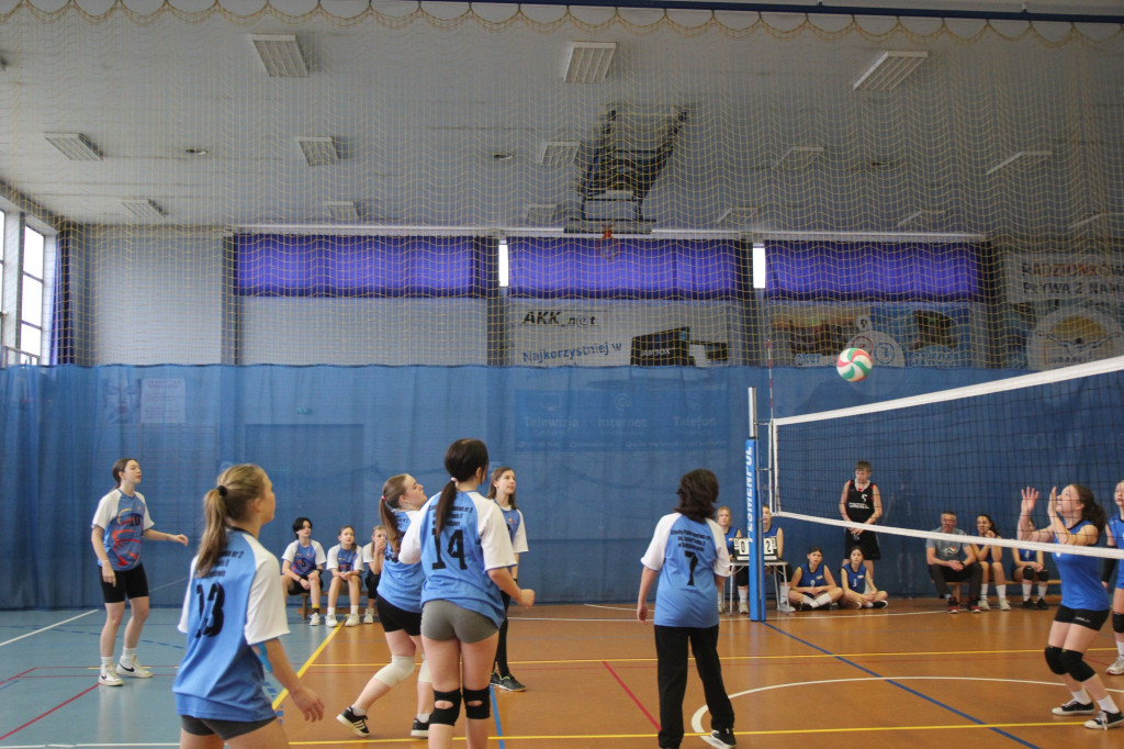 Gminne zawody w siatkówce [ZDJĘCIA]