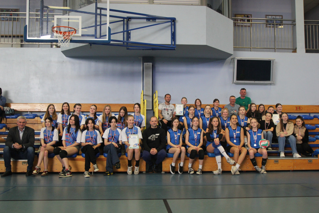 Gminne zawody w siatkówce [ZDJĘCIA]