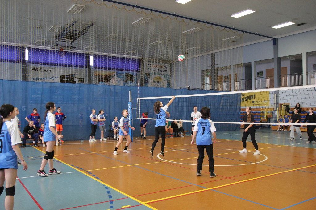 Gminne zawody w siatkówce [ZDJĘCIA]