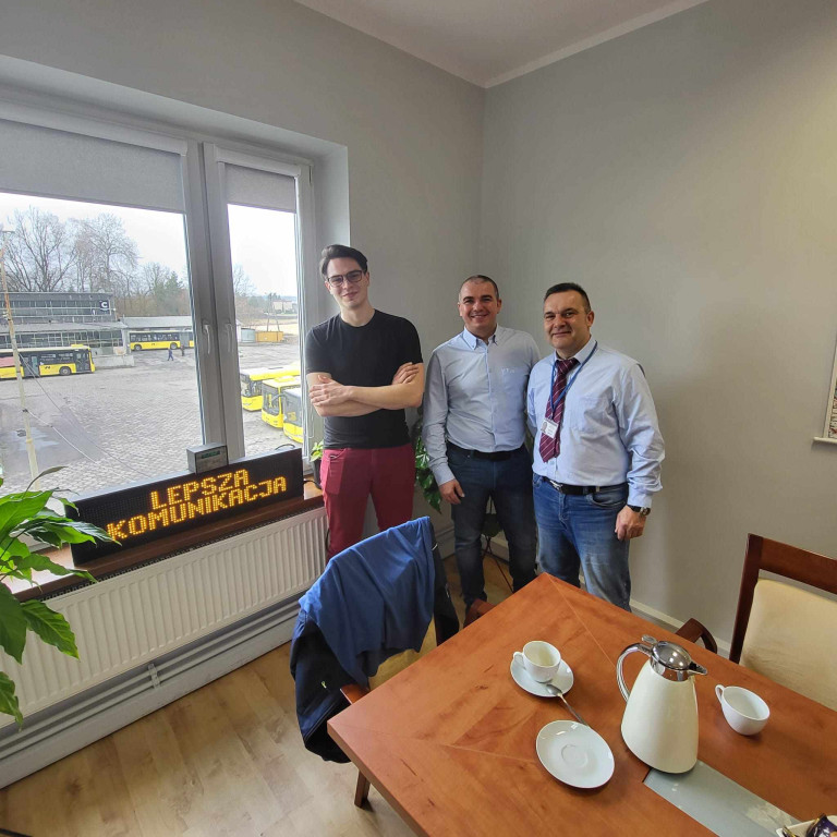 Nowy plac postojowy i kierowca z WOŚP