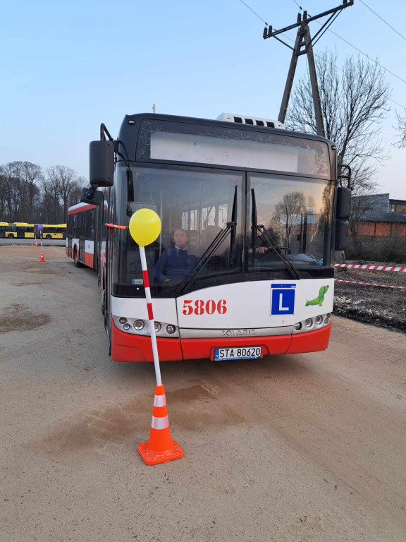 Nowy plac postojowy i kierowca z WOŚP