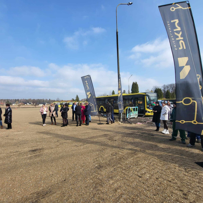 Nowy plac postojowy i kierowca z WOŚP