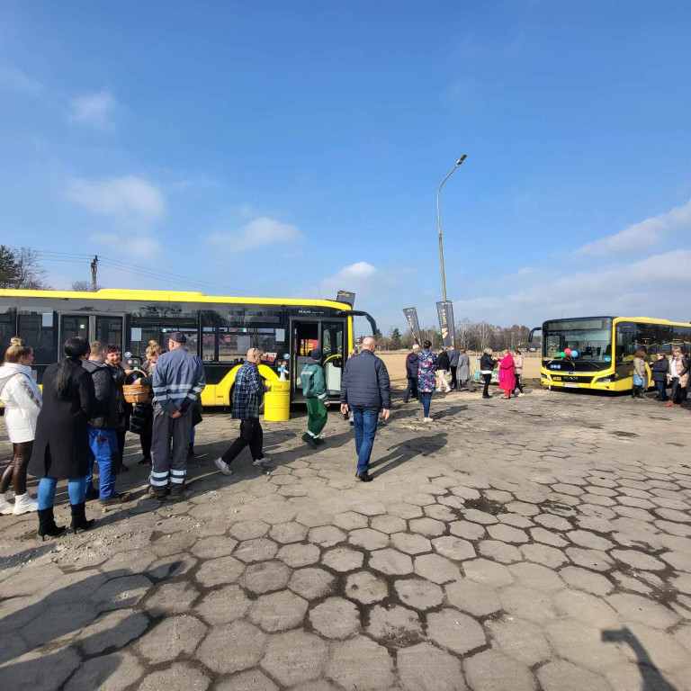 Nowy plac postojowy i kierowca z WOŚP