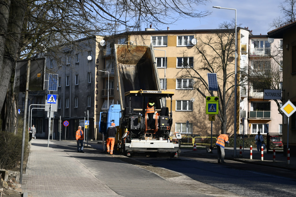 Tarnowskie Góry. Nowy asfalt na ul. Sienkiewicza [FOTO]