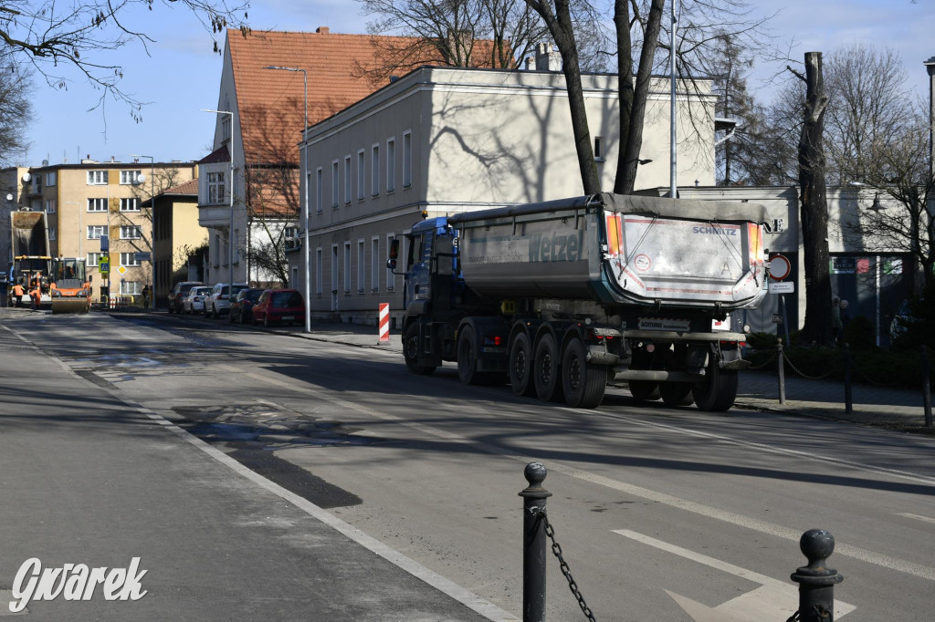 Tarnowskie Góry. Nowy asfalt na ul. Sienkiewicza [FOTO]