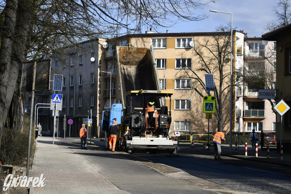 Tarnowskie Góry. Nowy asfalt na ul. Sienkiewicza [FOTO]