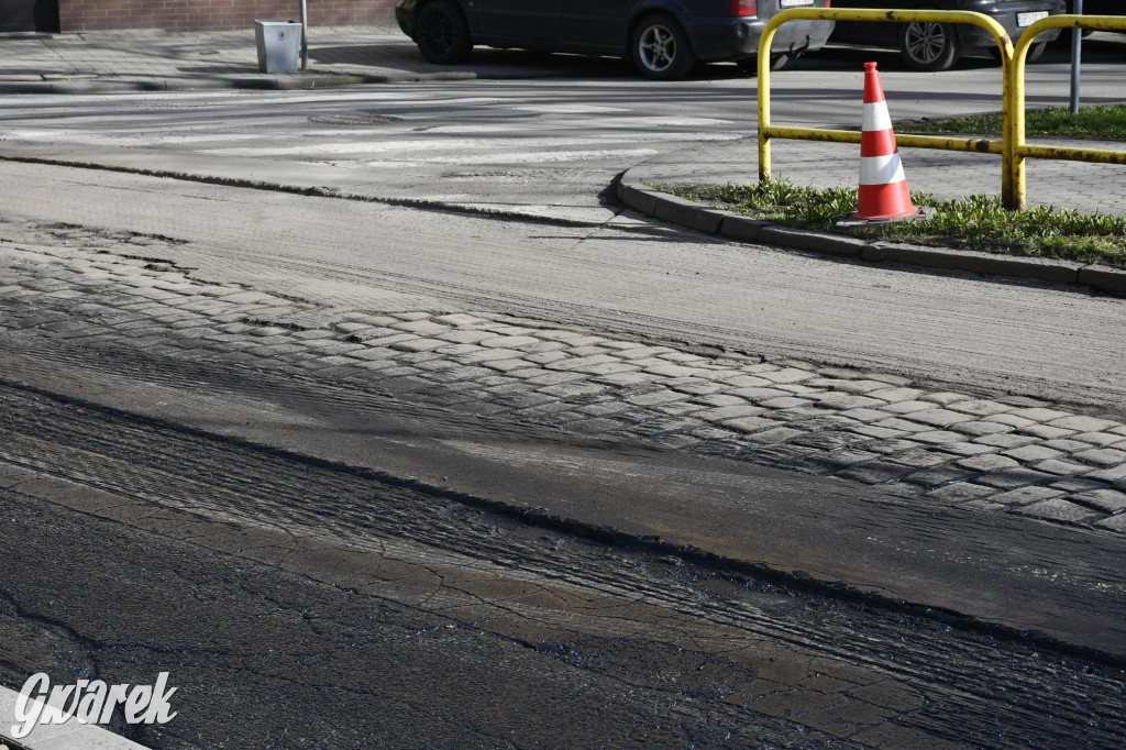 Tarnowskie Góry. Nowy asfalt na ul. Sienkiewicza [FOTO]