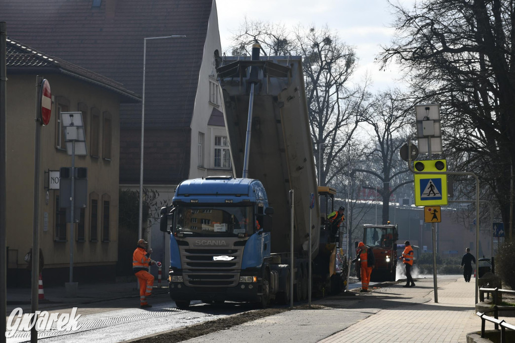 Tarnowskie Góry. Nowy asfalt na ul. Sienkiewicza [FOTO]