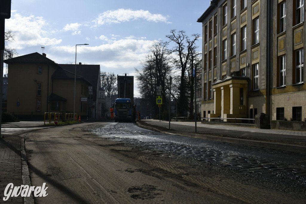 Tarnowskie Góry. Nowy asfalt na ul. Sienkiewicza [FOTO]