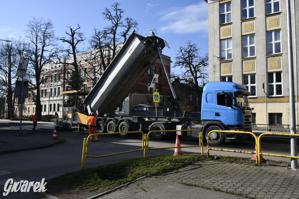 Tarnowskie Góry. Nowy asfalt na ul. Sienkiewicza [FOTO]