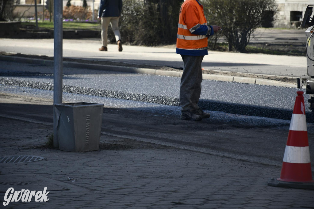 Tarnowskie Góry. Nowy asfalt na ul. Sienkiewicza [FOTO]