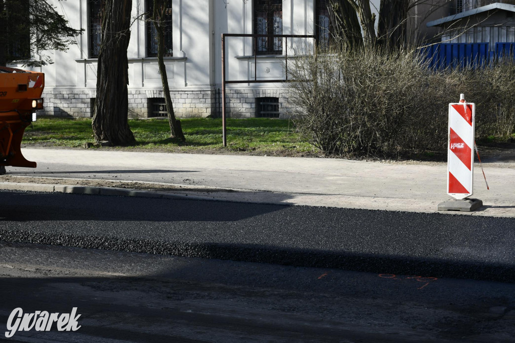 Tarnowskie Góry. Nowy asfalt na ul. Sienkiewicza [FOTO]