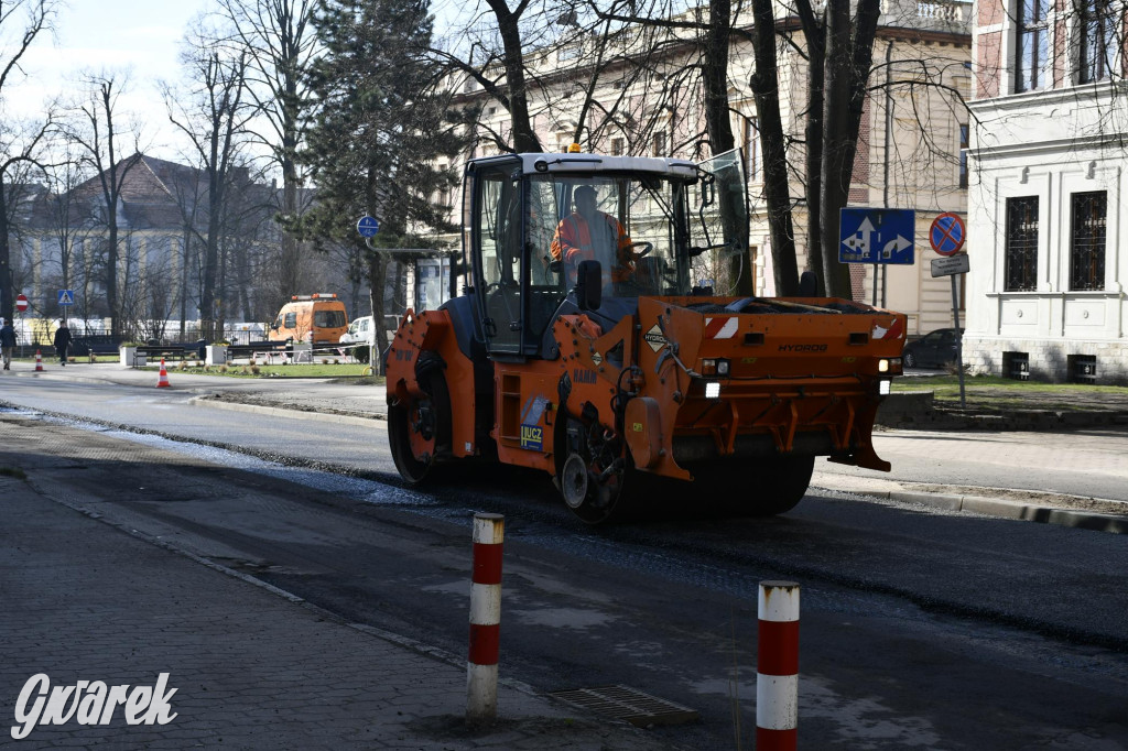 Tarnowskie Góry. Nowy asfalt na ul. Sienkiewicza [FOTO]