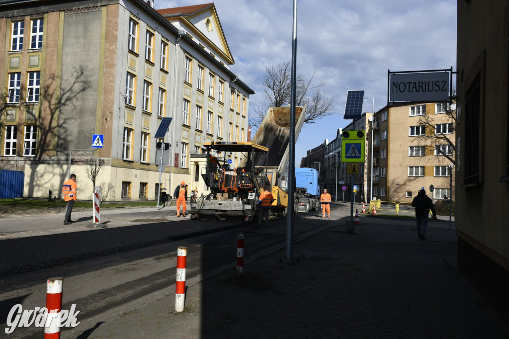 Tarnowskie Góry. Nowy asfalt na ul. Sienkiewicza [FOTO]