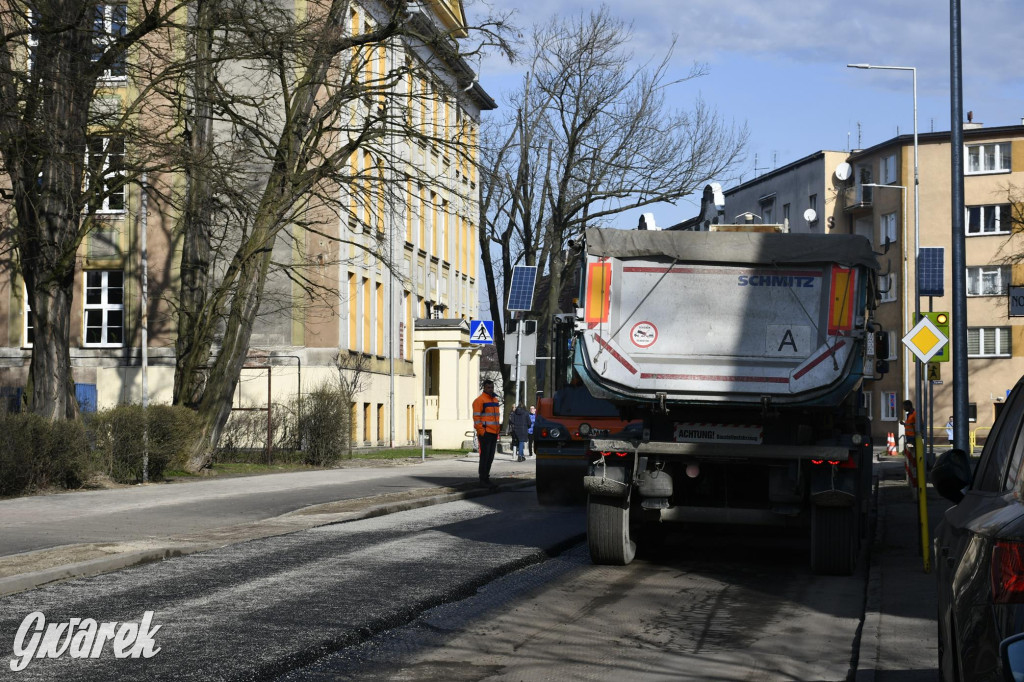 Tarnowskie Góry. Nowy asfalt na ul. Sienkiewicza [FOTO]