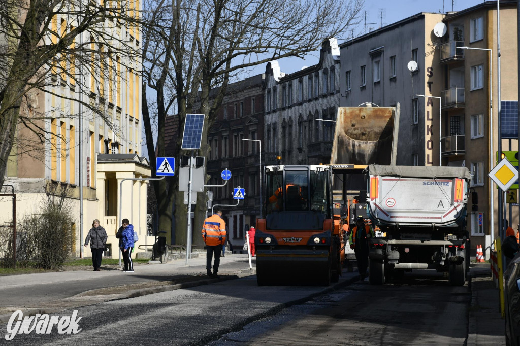 Tarnowskie Góry. Nowy asfalt na ul. Sienkiewicza [FOTO]