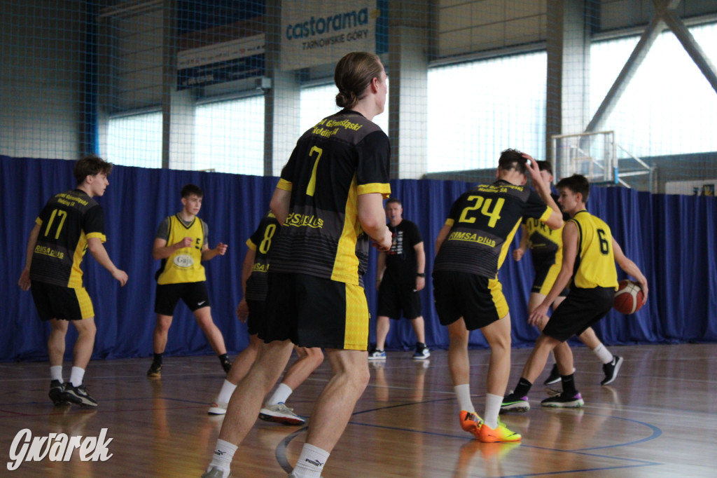 Tarnowskie Góry. Szkoły rywalizowały w koszykówce [FOTO]