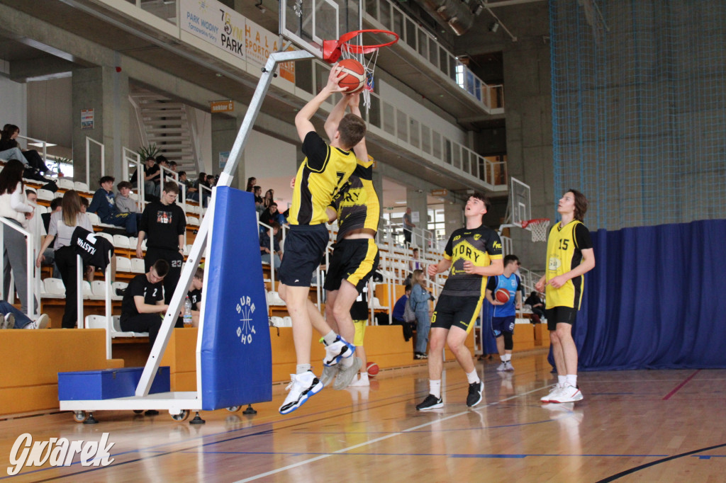 Tarnowskie Góry. Szkoły rywalizowały w koszykówce [FOTO]