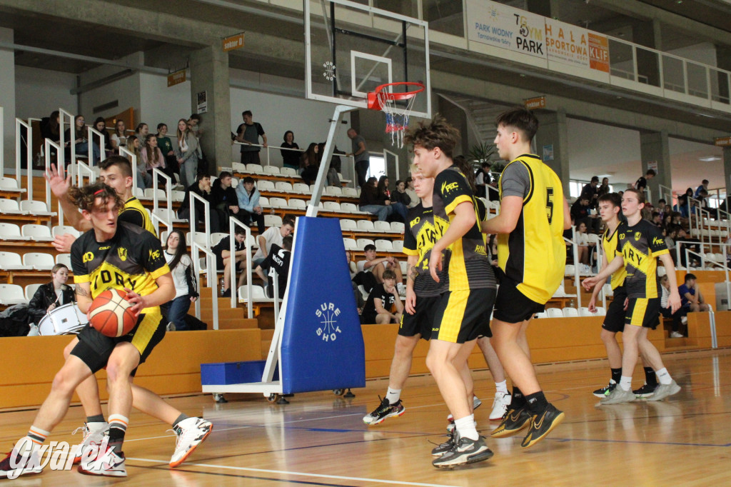 Tarnowskie Góry. Szkoły rywalizowały w koszykówce [FOTO]