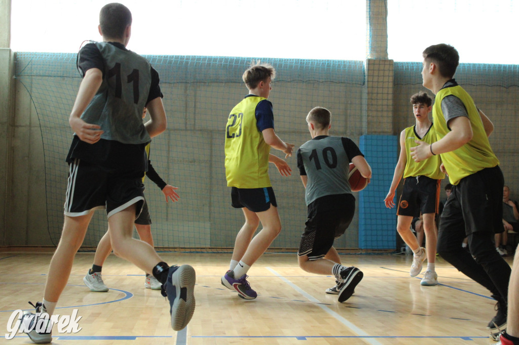 Tarnowskie Góry. Szkoły rywalizowały w koszykówce [FOTO]