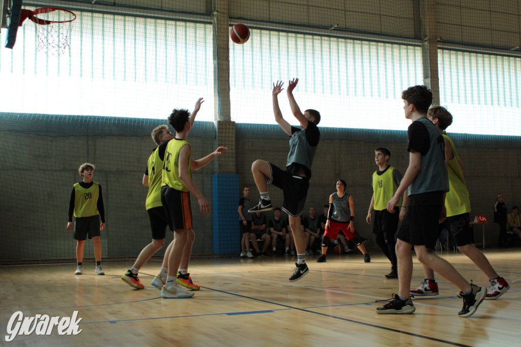 Tarnowskie Góry. Szkoły rywalizowały w koszykówce [FOTO]