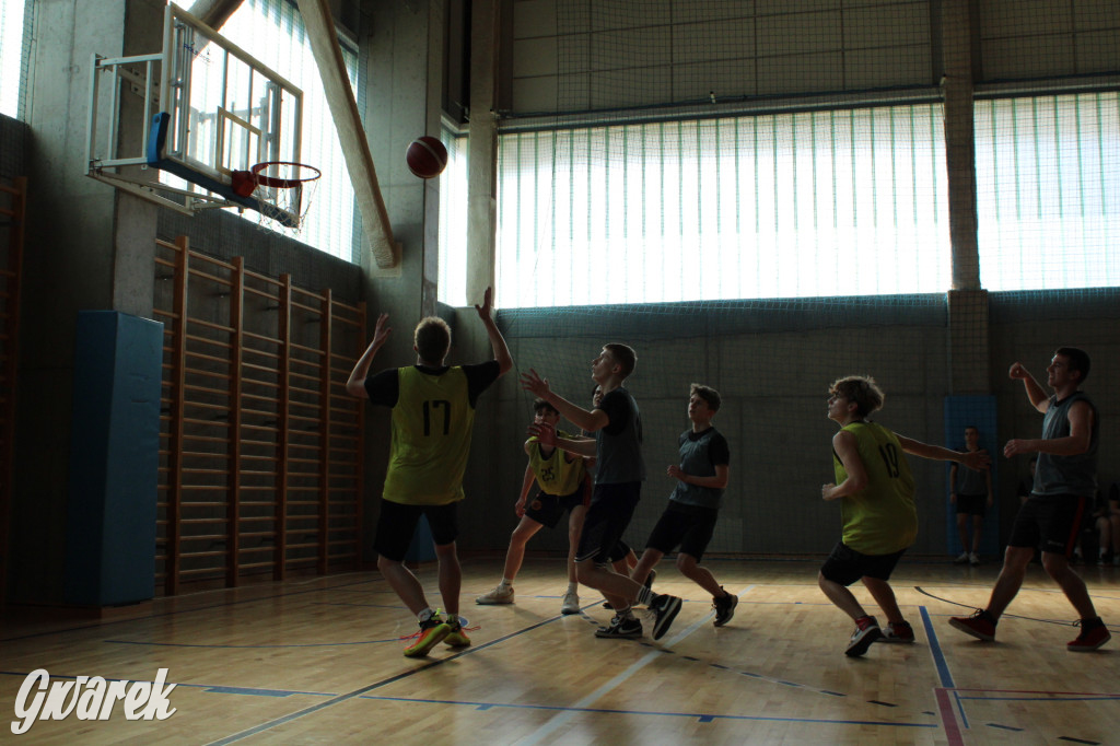 Tarnowskie Góry. Szkoły rywalizowały w koszykówce [FOTO]