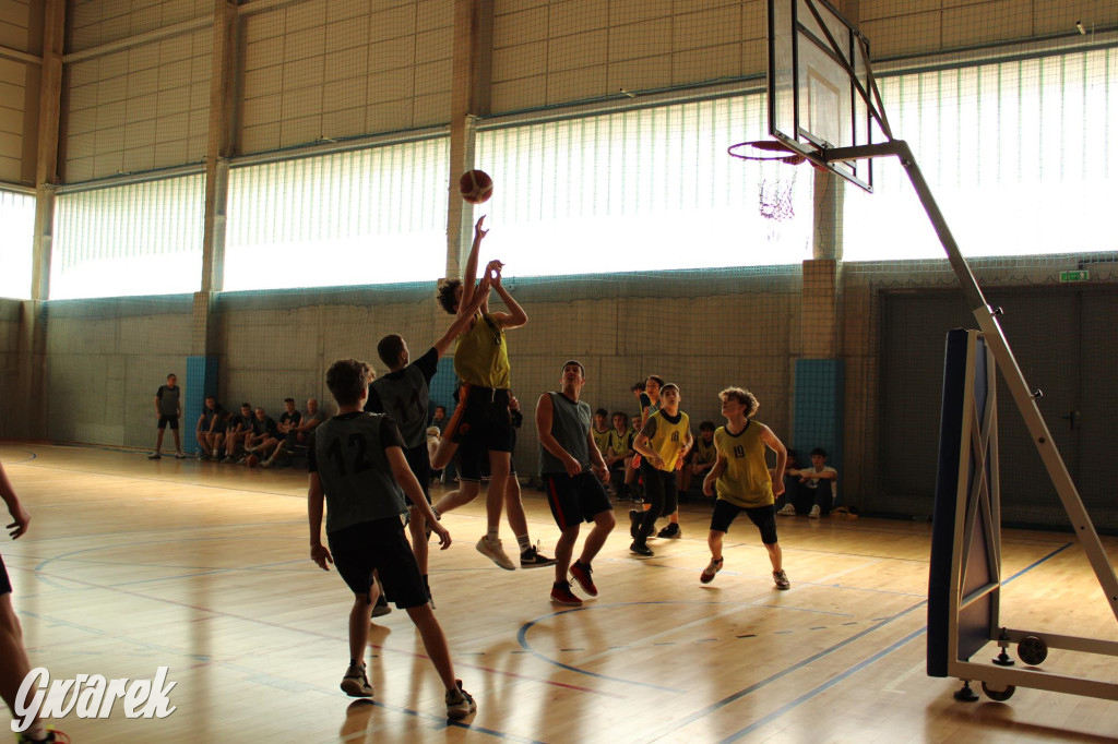 Tarnowskie Góry. Szkoły rywalizowały w koszykówce [FOTO]