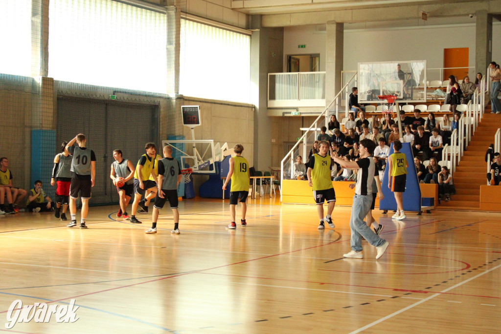 Tarnowskie Góry. Szkoły rywalizowały w koszykówce [FOTO]