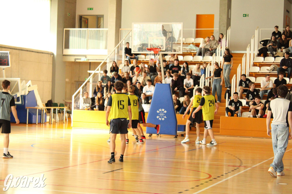 Tarnowskie Góry. Szkoły rywalizowały w koszykówce [FOTO]