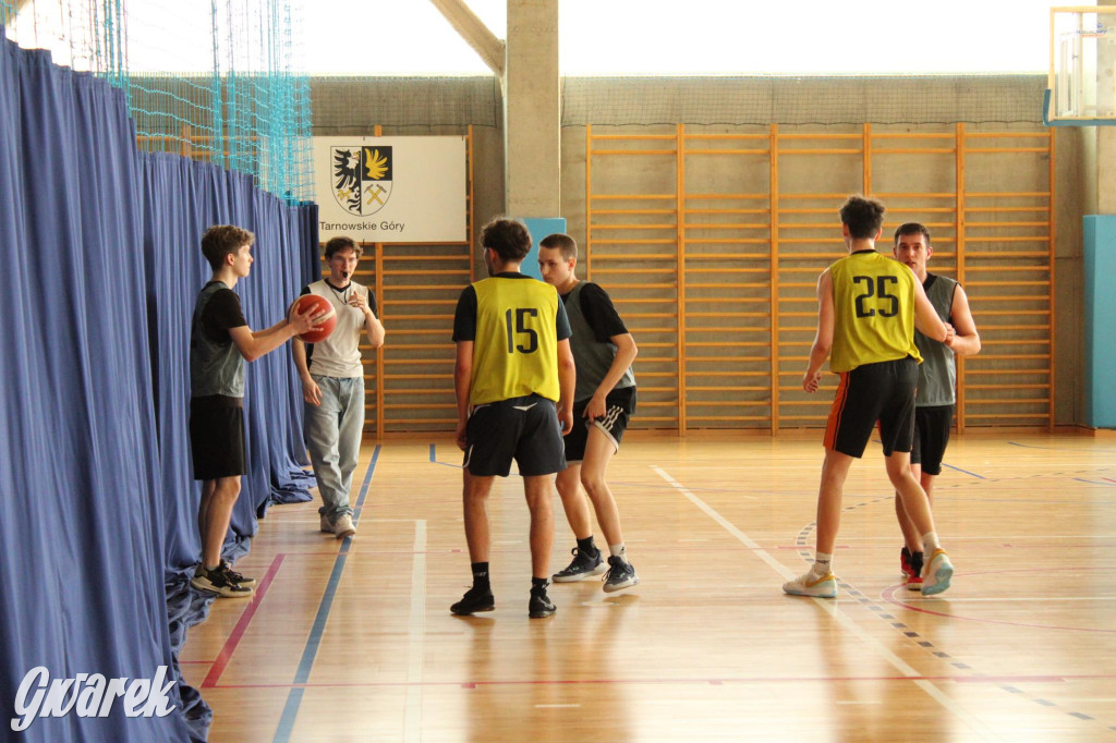 Tarnowskie Góry. Szkoły rywalizowały w koszykówce [FOTO]