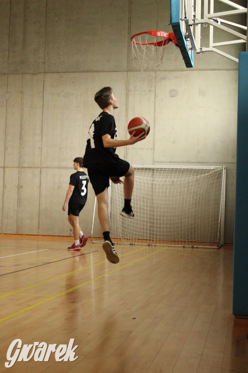 Tarnowskie Góry. Szkoły rywalizowały w koszykówce [FOTO]