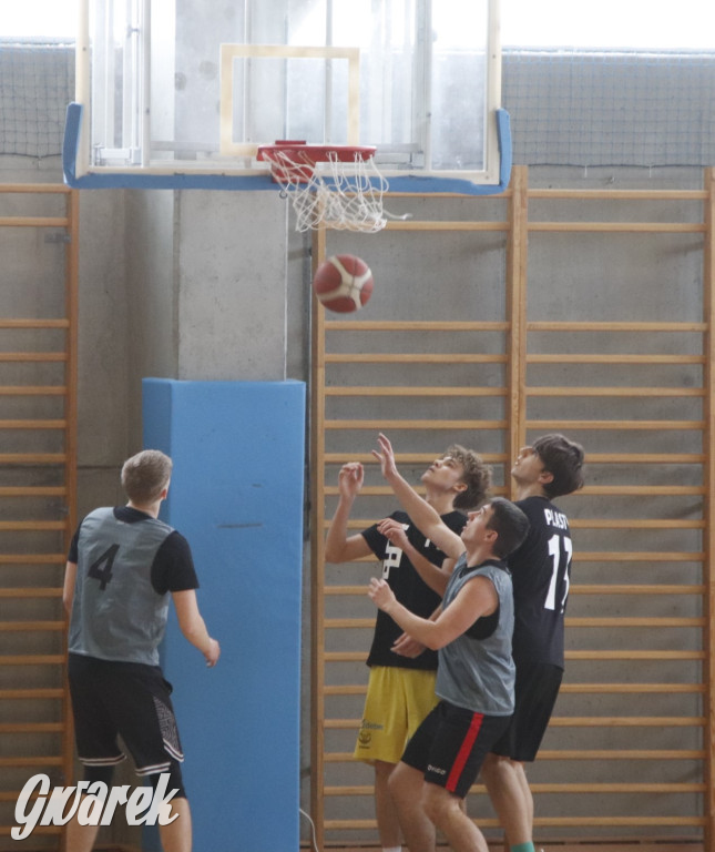 Tarnowskie Góry. Szkoły rywalizowały w koszykówce [FOTO]