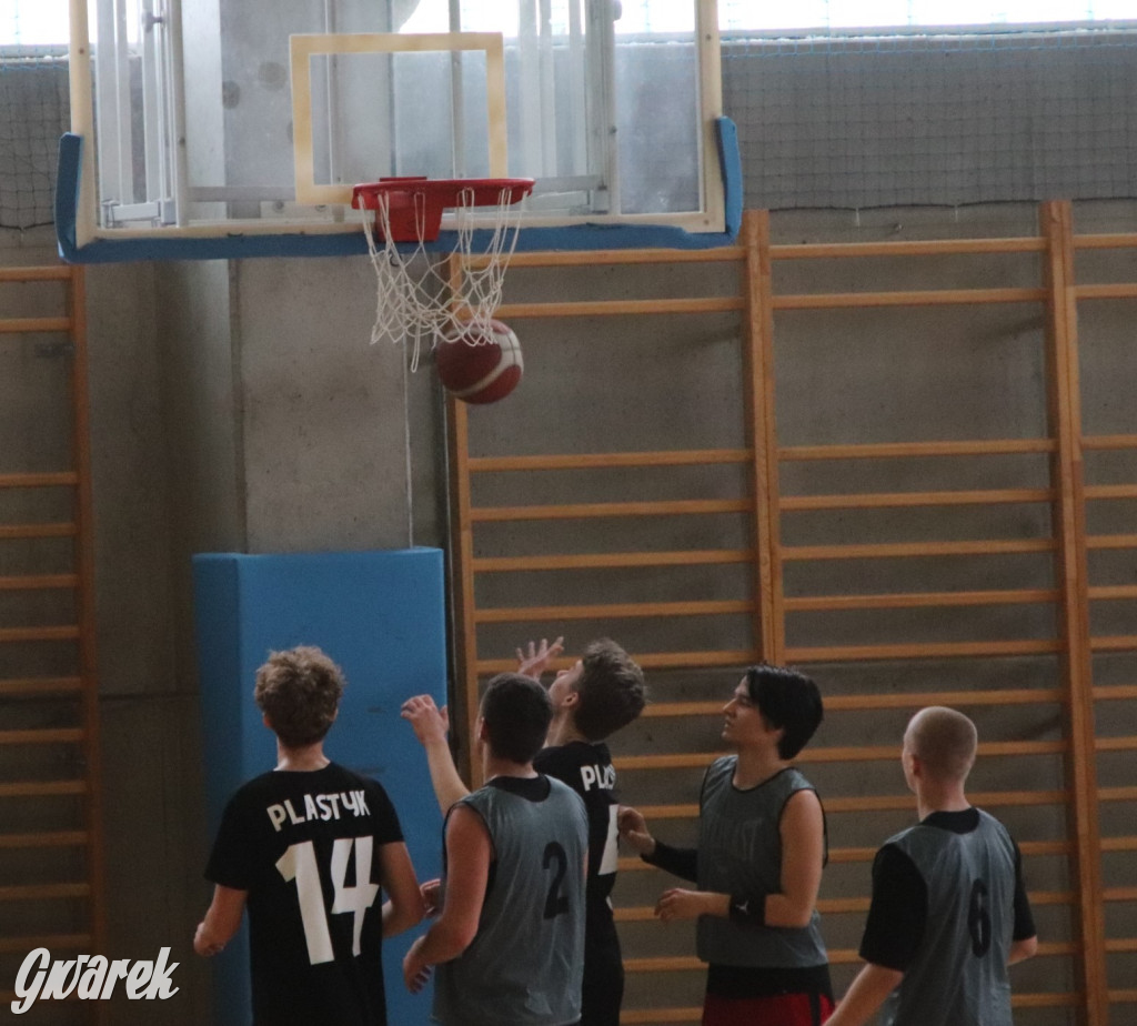 Tarnowskie Góry. Szkoły rywalizowały w koszykówce [FOTO]
