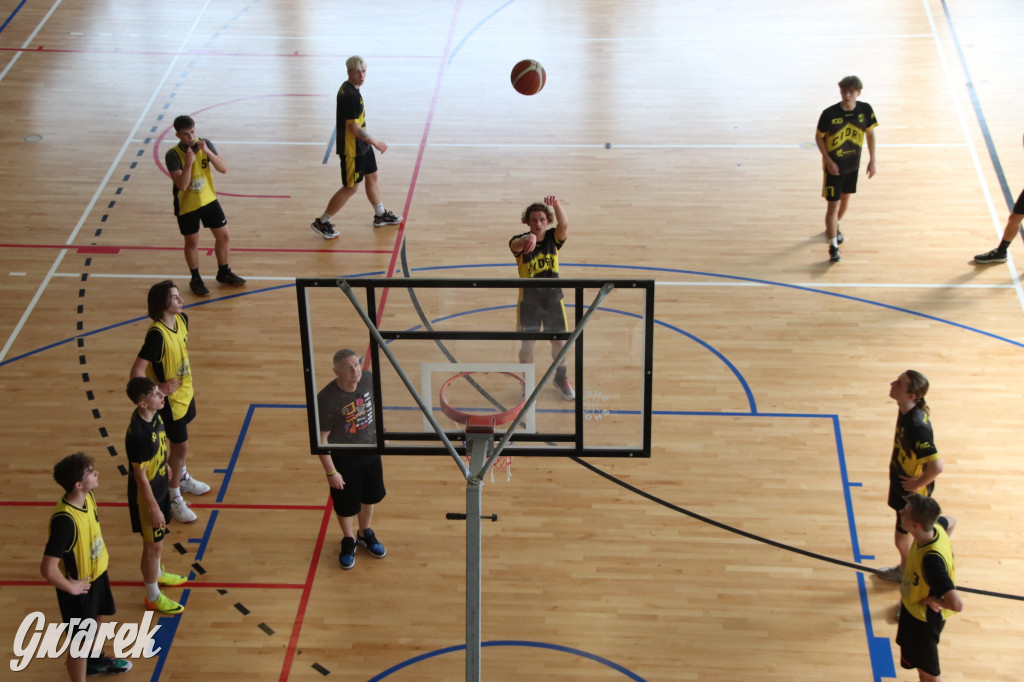 Tarnowskie Góry. Szkoły rywalizowały w koszykówce [FOTO]