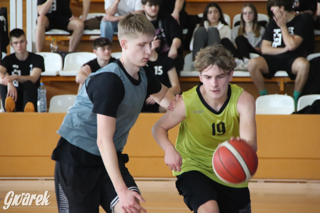 Tarnowskie Góry. Szkoły rywalizowały w koszykówce [FOTO]