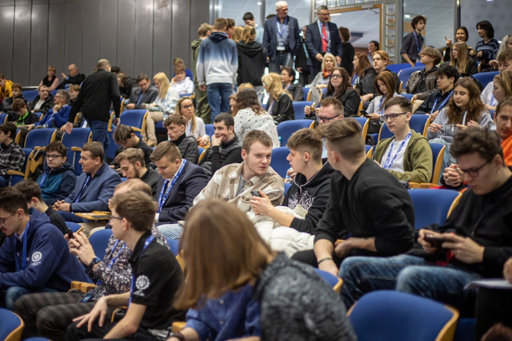 Uczniowie Sorbony zbudowali elektryczny bolid