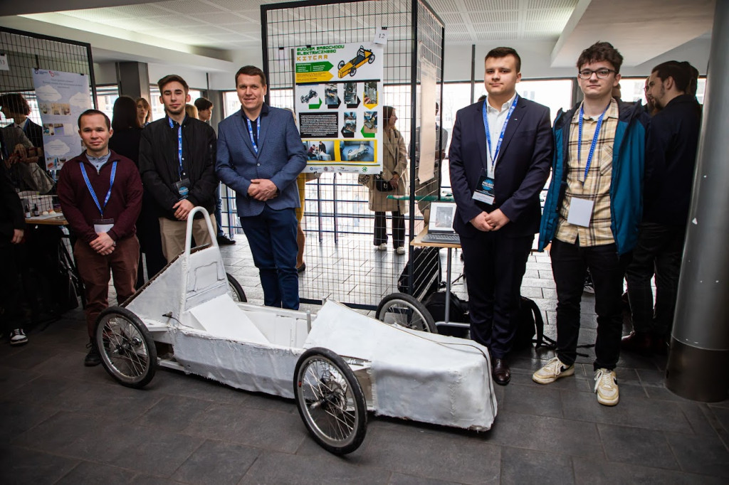 Uczniowie Sorbony zbudowali elektryczny bolid