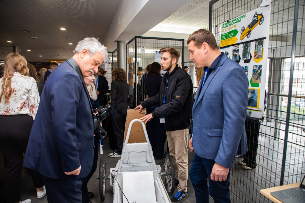 Uczniowie Sorbony zbudowali elektryczny bolid