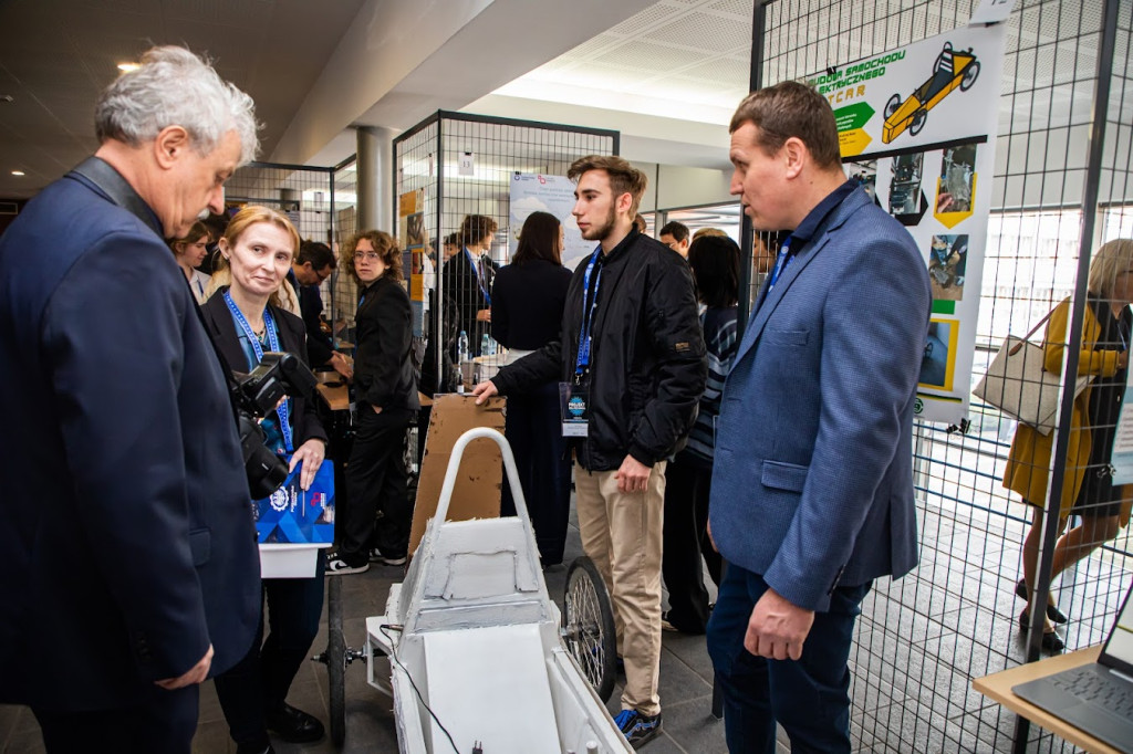 Uczniowie Sorbony zbudowali elektryczny bolid