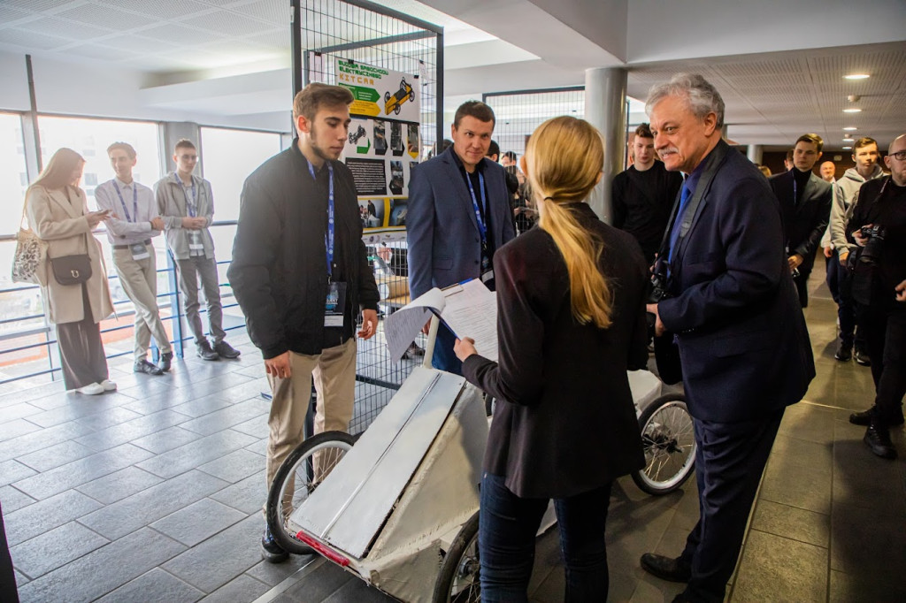 Uczniowie Sorbony zbudowali elektryczny bolid