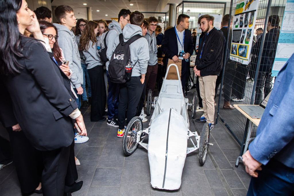 Uczniowie Sorbony zbudowali elektryczny bolid