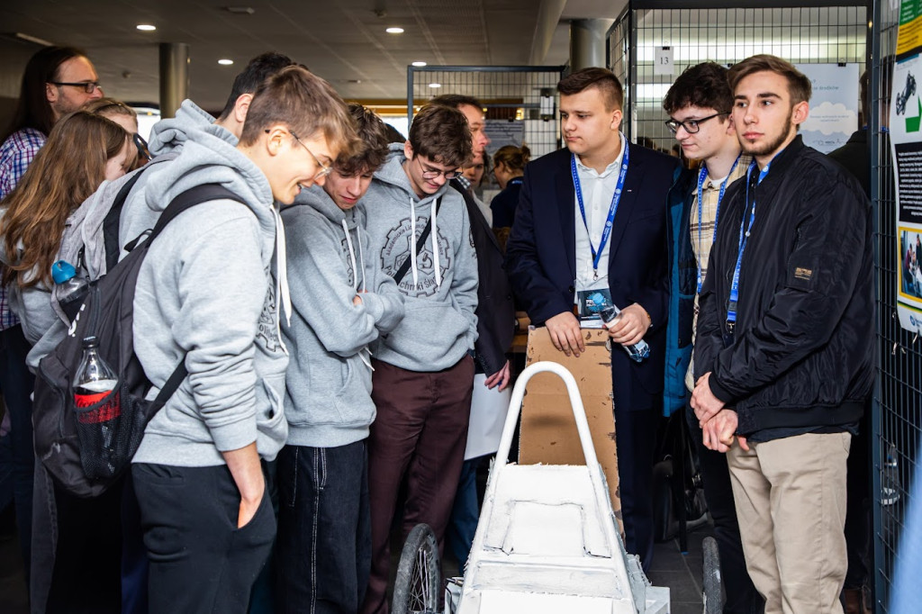 Uczniowie Sorbony zbudowali elektryczny bolid