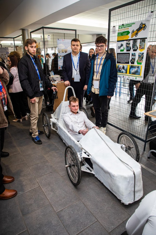 Uczniowie Sorbony zbudowali elektryczny bolid