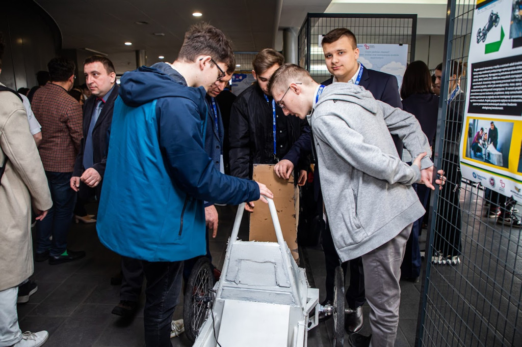 Uczniowie Sorbony zbudowali elektryczny bolid