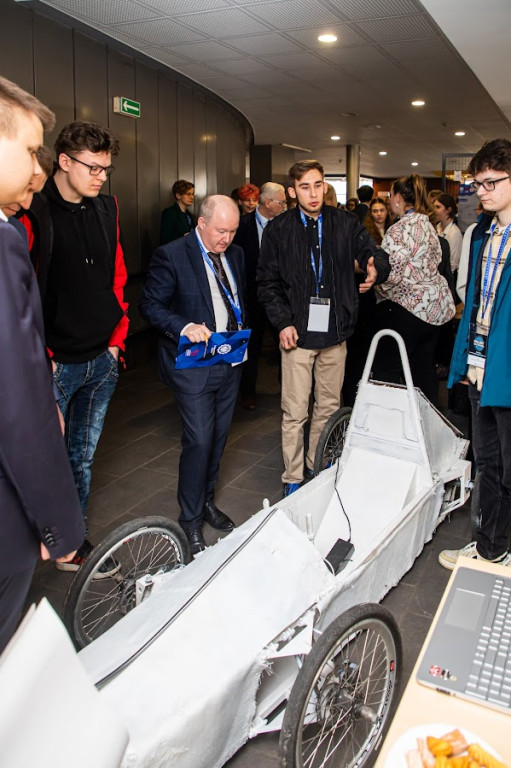 Uczniowie Sorbony zbudowali elektryczny bolid