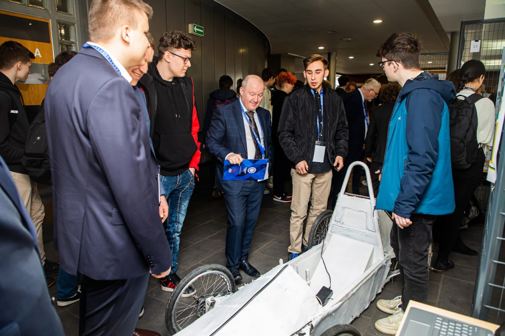 Uczniowie Sorbony zbudowali elektryczny bolid