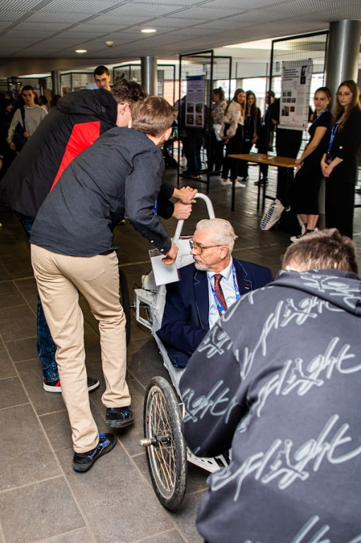 Uczniowie Sorbony zbudowali elektryczny bolid