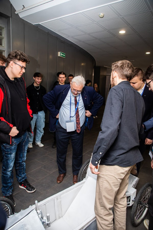 Uczniowie Sorbony zbudowali elektryczny bolid