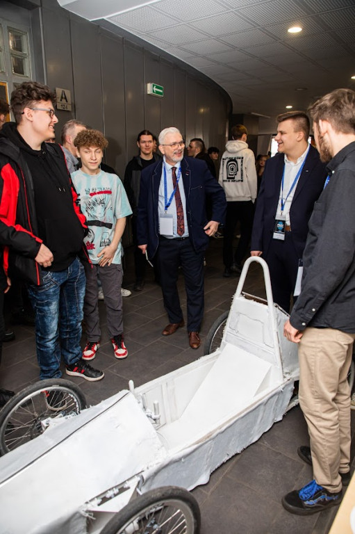 Uczniowie Sorbony zbudowali elektryczny bolid