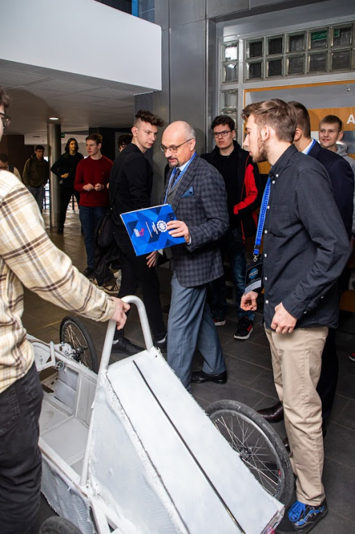 Uczniowie Sorbony zbudowali elektryczny bolid